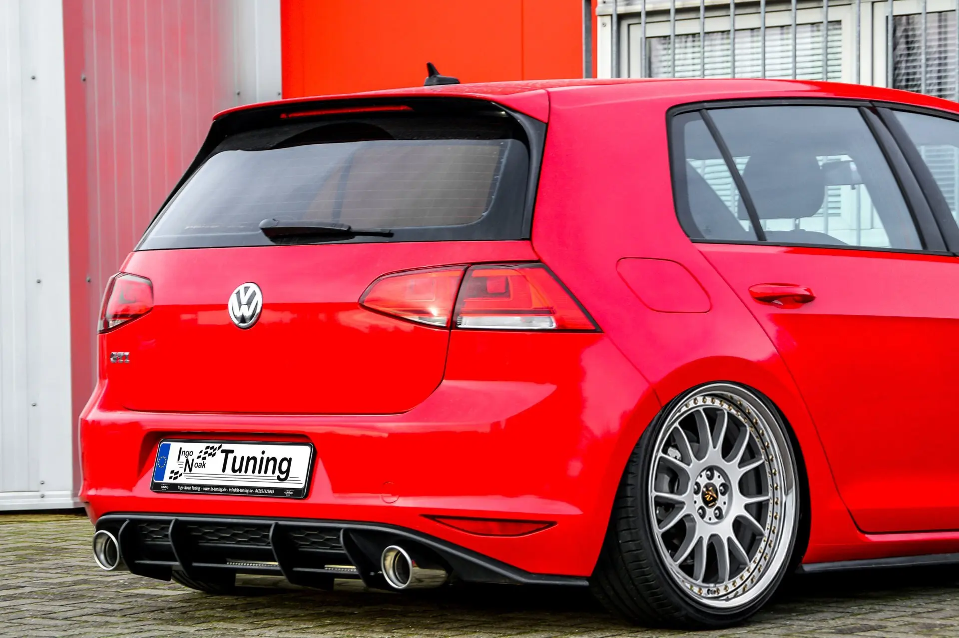 Ingo Noak Gefräster Heckansatz mit Finnen V2 für VW Golf 7 GTI + GTD AU