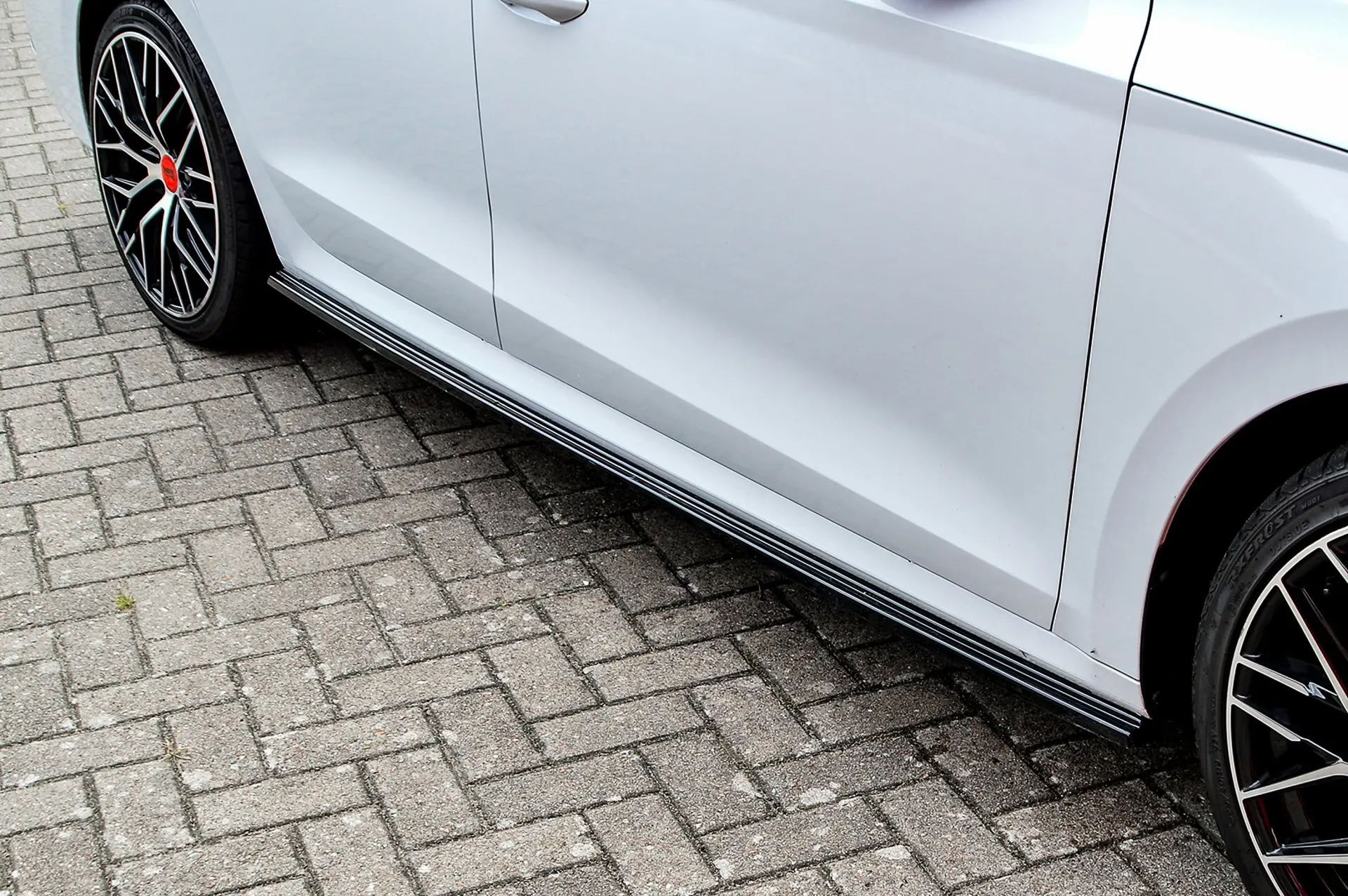 Ingo Noak Cup Seitenschweller für Skoda Octavia RS NX