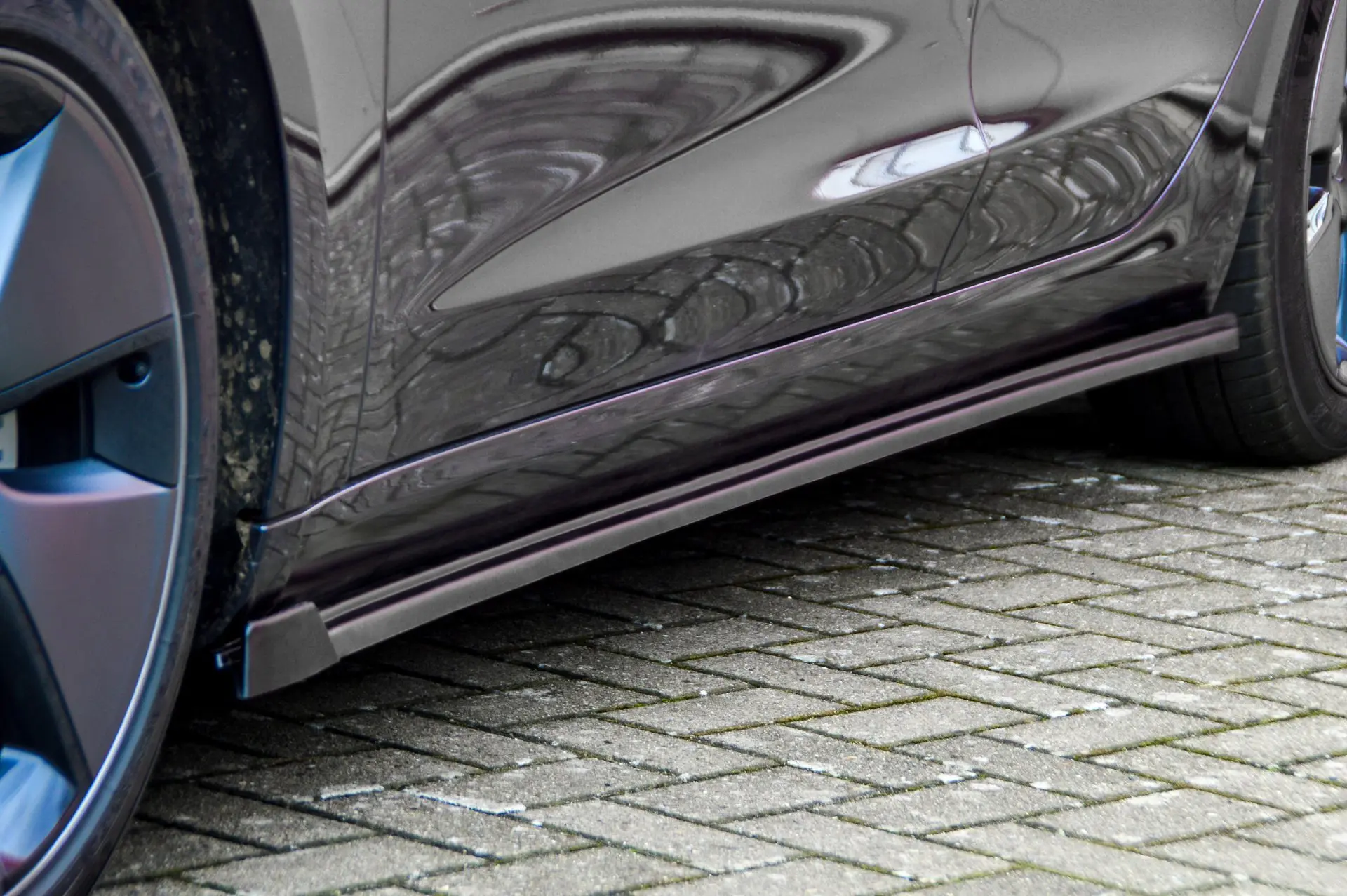 Ingo Noak CUP Seitenschweller mit Wing vorne für Tesla Model 3 ab Bj. 2017-