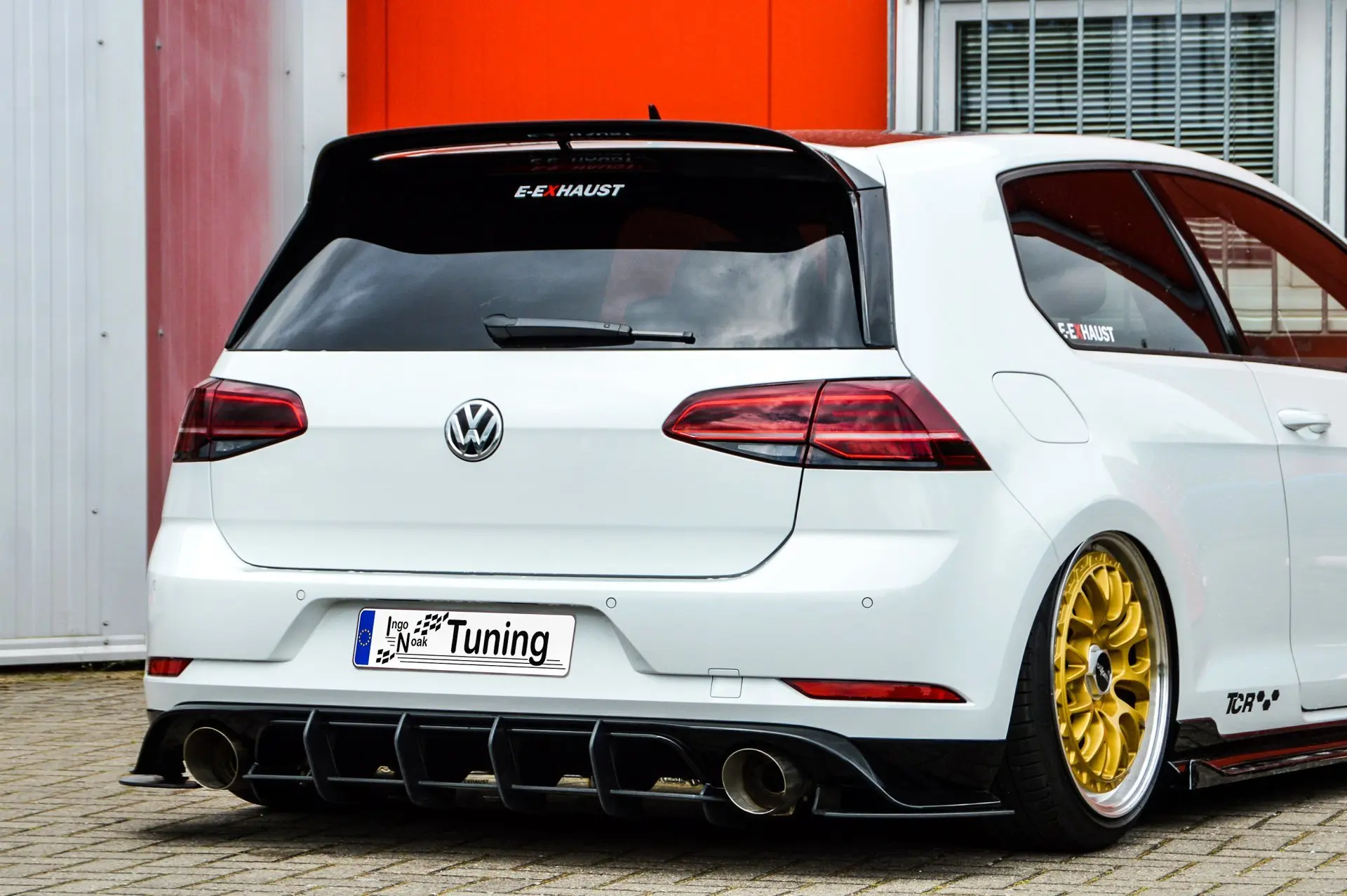 Ingo Noak Racing Heckansatz Diffusor mit Seitenteilen für VW Golf 7 GTI TCR