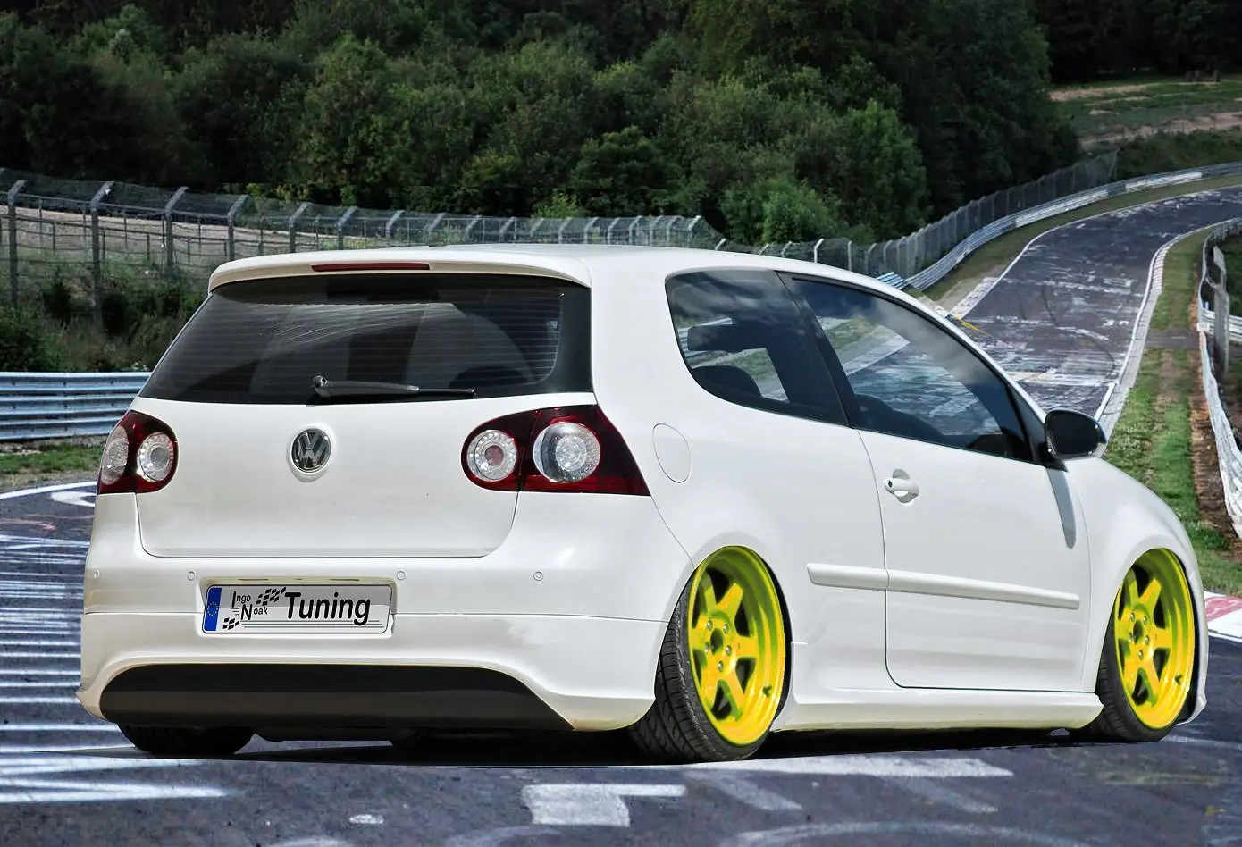 Ingo Noak Heckansatz in R32 Clean Look für VW Golf 5 1K